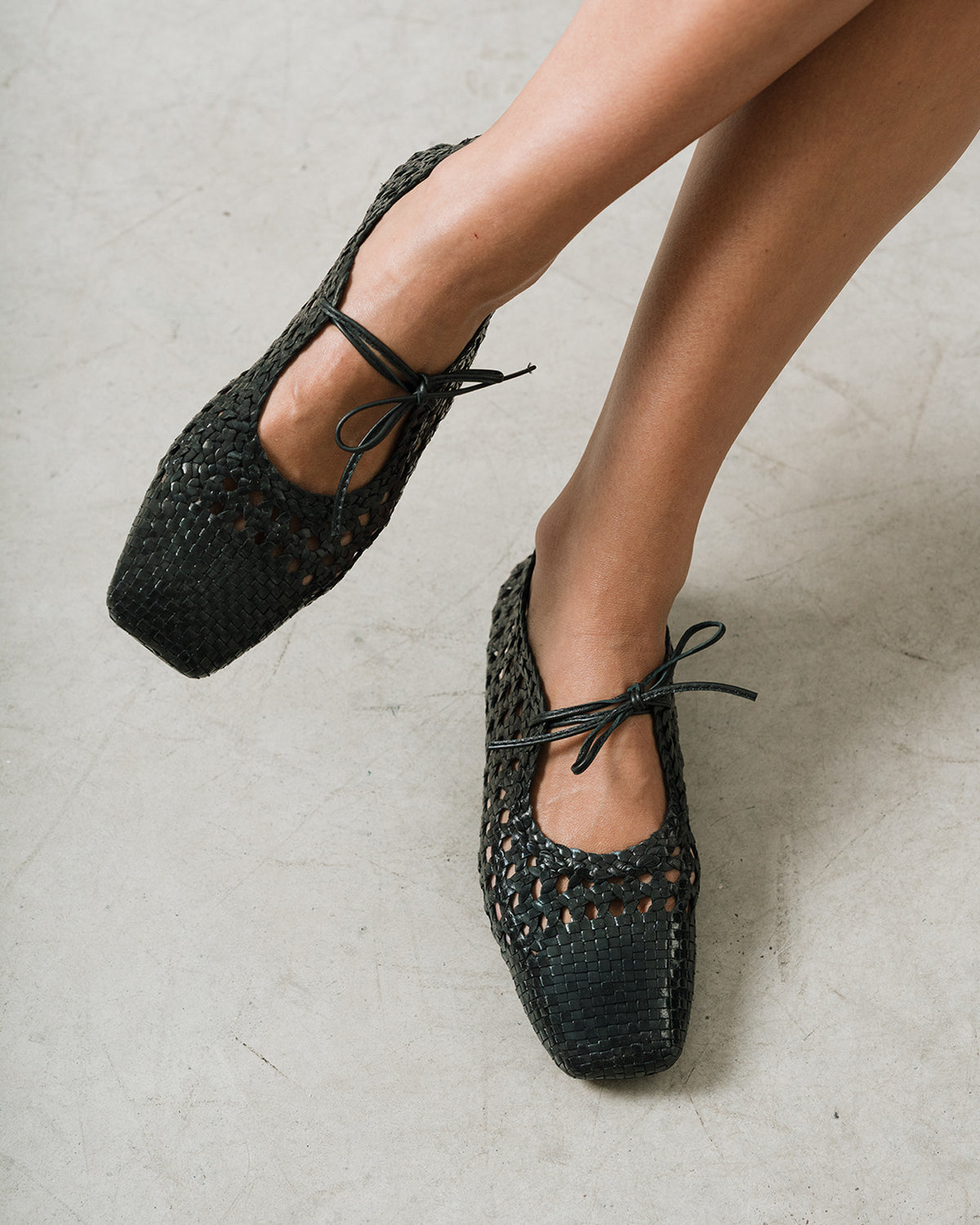 Black mesh flat ballet shoes