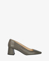 Zapato tacón en piel de color gris