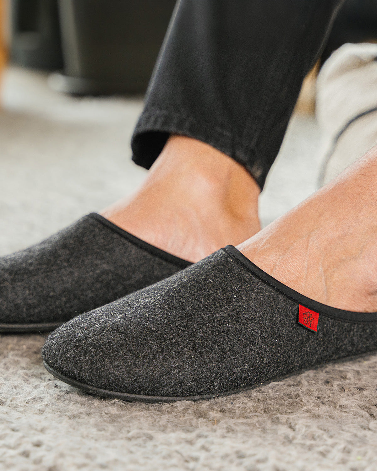 Unisex Black Felt Slippers