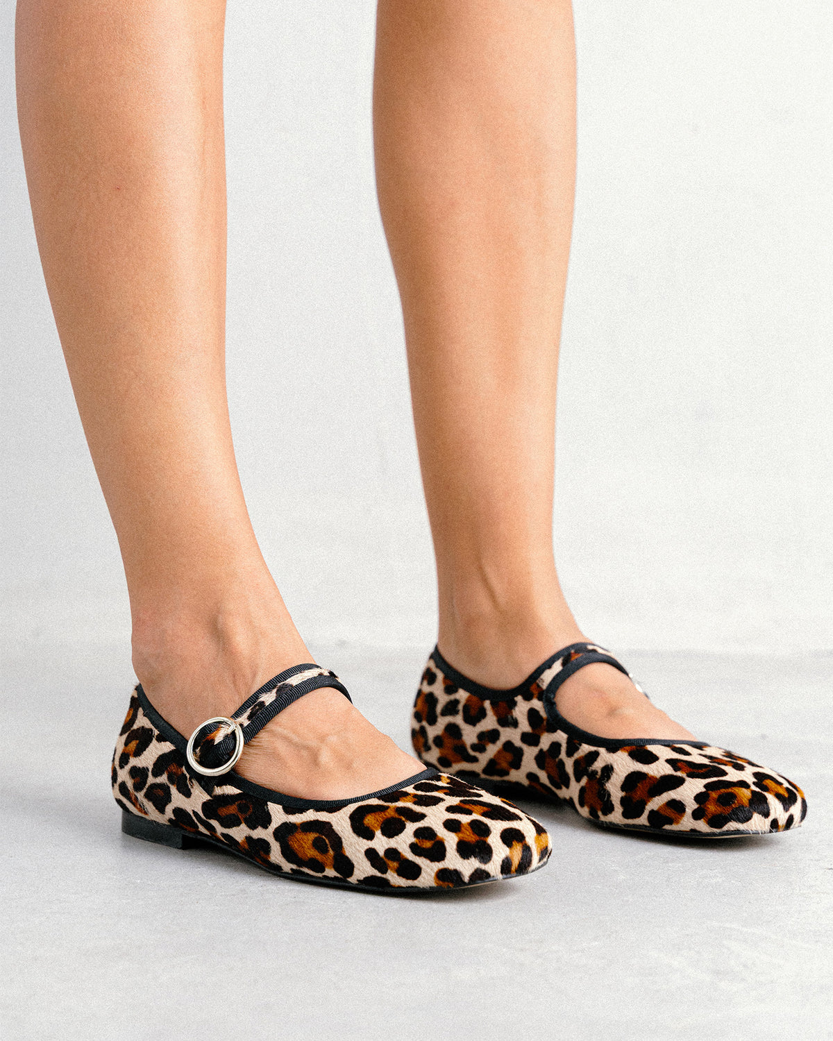 Bailarina plana en piel estampado leopardo
