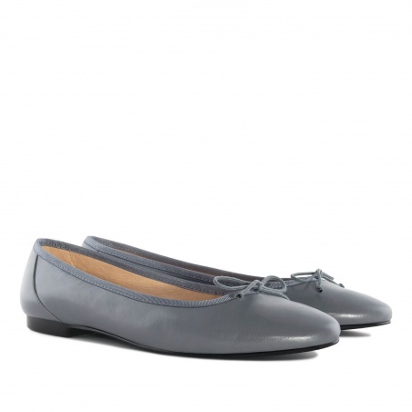 Ballet Flats in Gray Leather