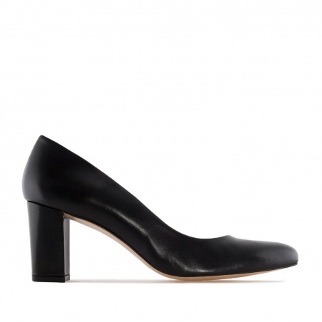 Court Shoes in Black Leather