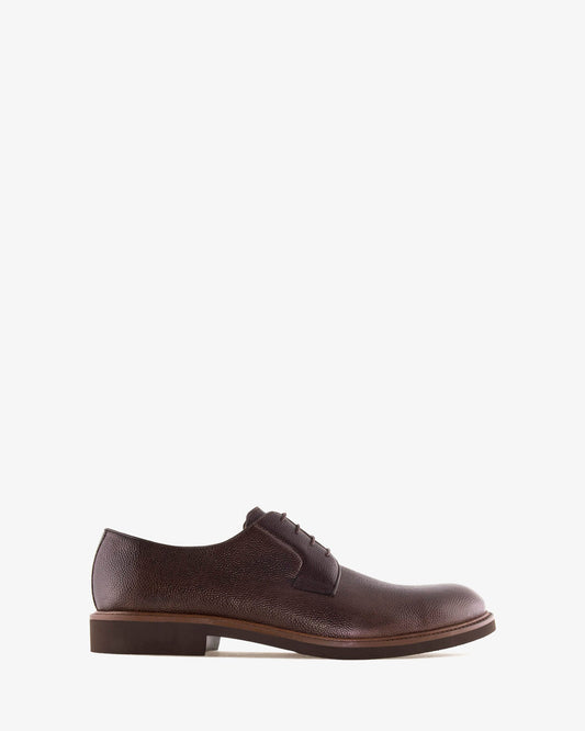 Zapato de piel color marron