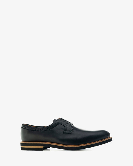Zapato estilo oxford en cuero de color negro