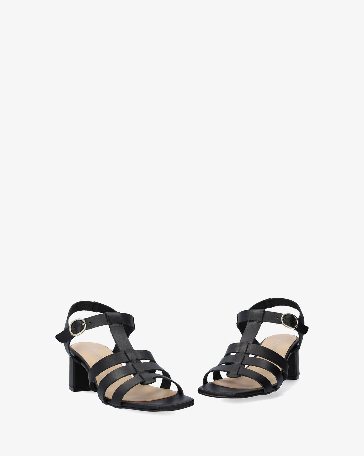 Sandalia con tacón en piel negro