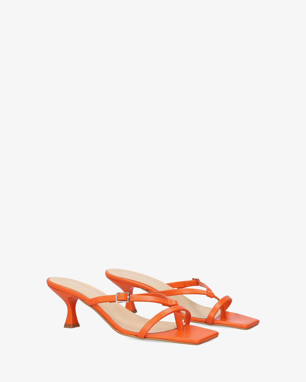Sandalia con tacón en piel naranja