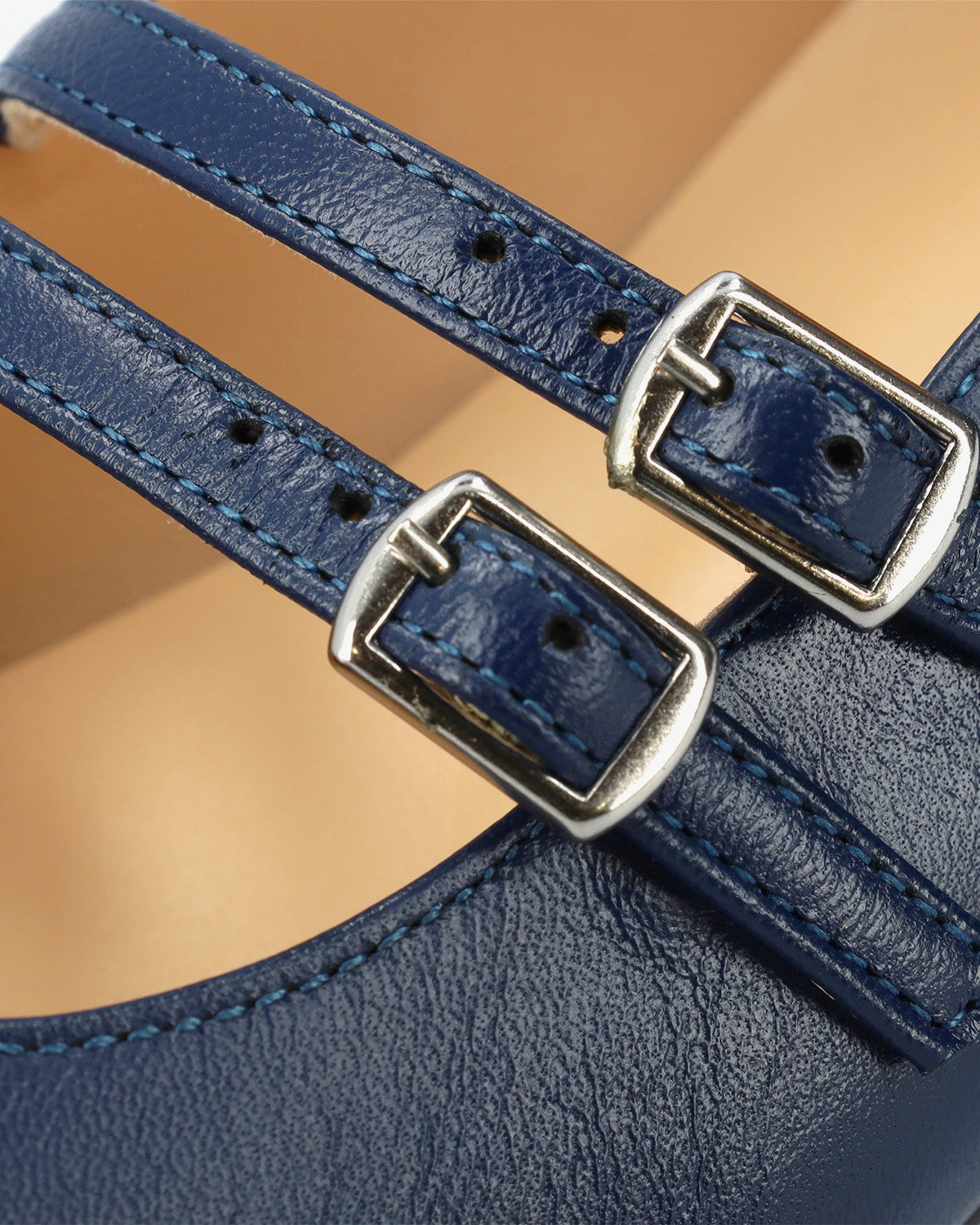 Zapato tacón en piel azul marino
