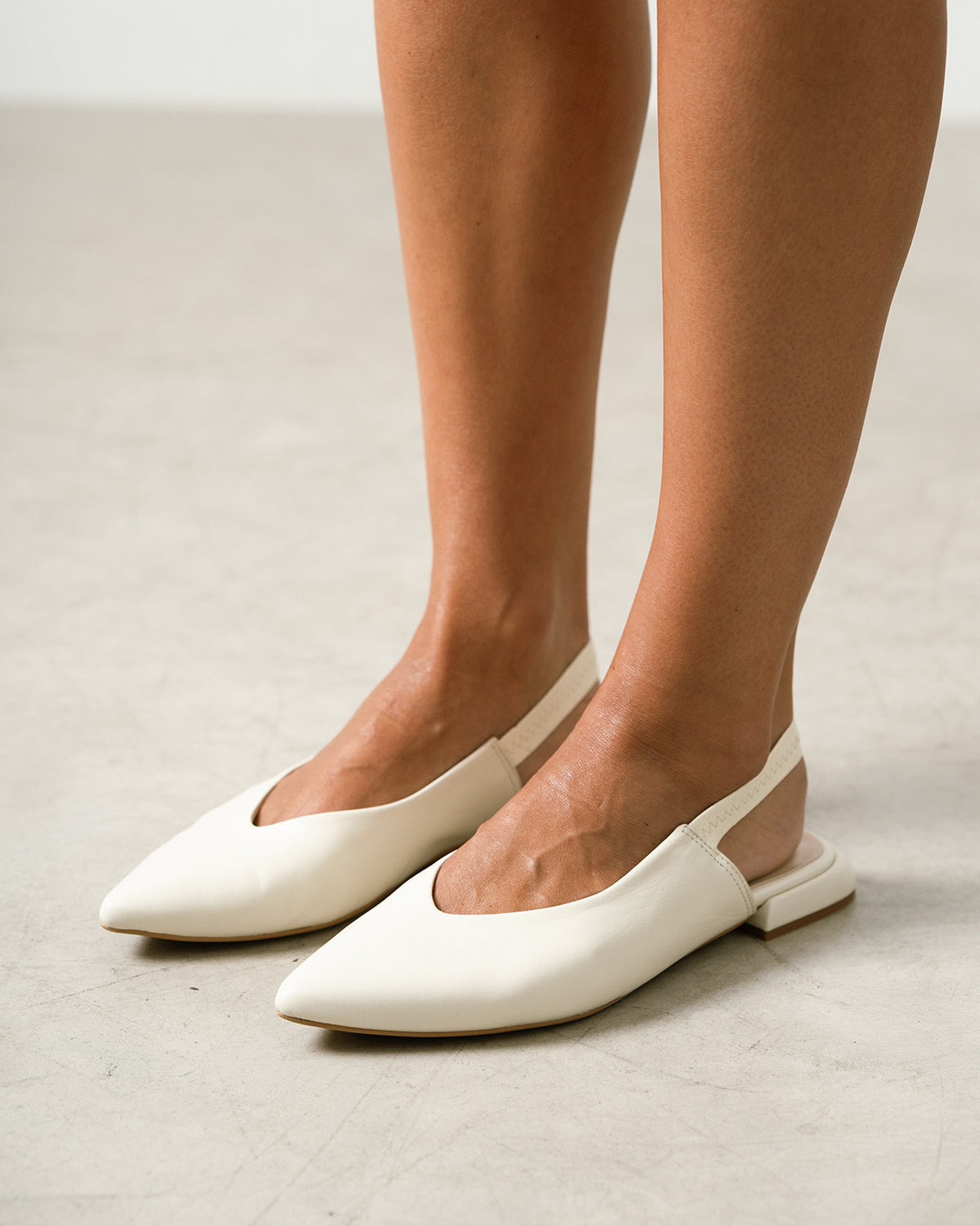 Beige leather backless flat ballerina flat
