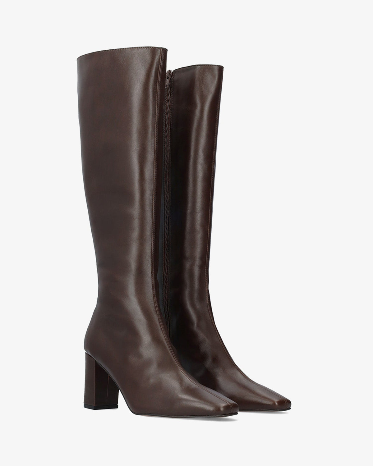 Bota alta con tacón en piel marrón