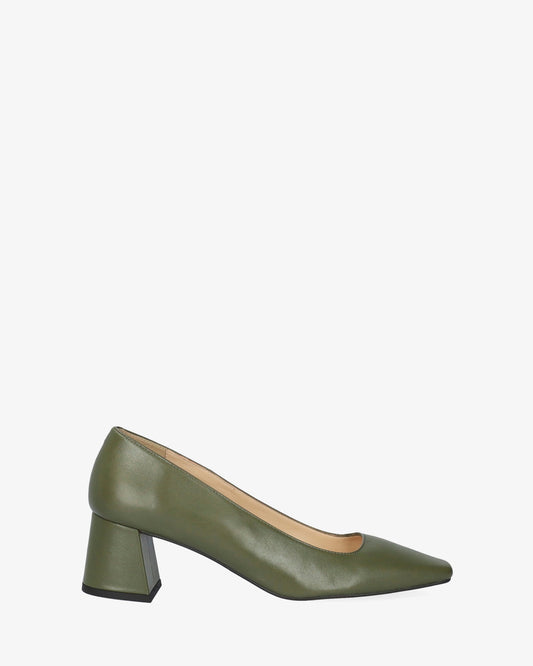 Heeled shoes in kaki leather