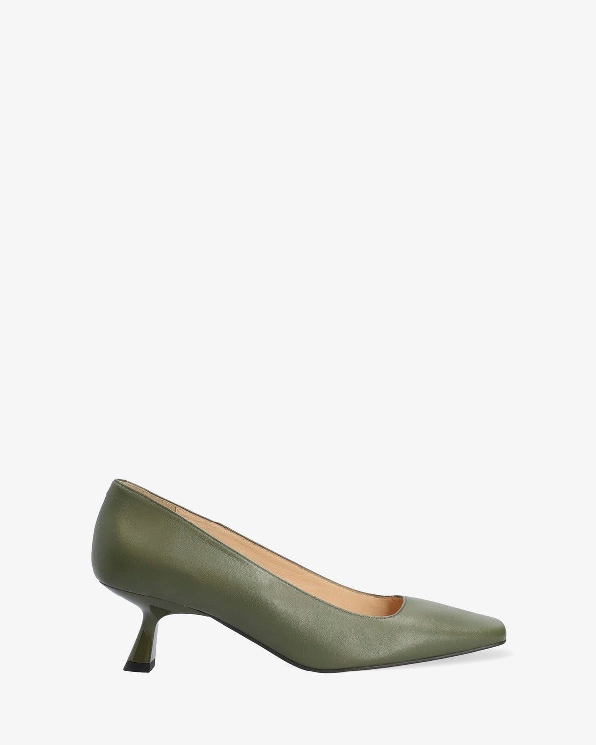 Zapato de tacón en piel de color kaki