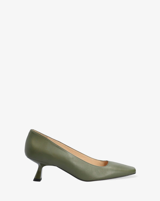 Heeled shoes in kaki leather