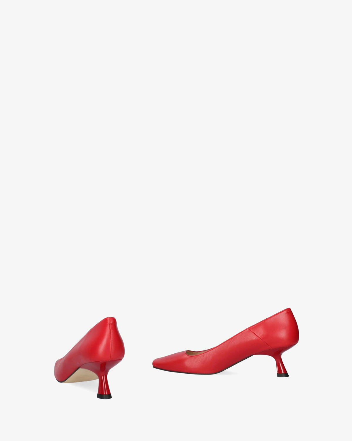 Heeled shoes in red leather