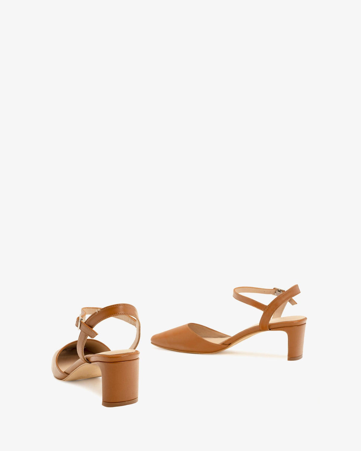 Slingback pump in leather.