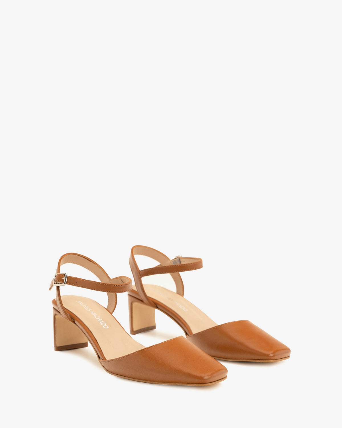Slingback pump in leather.