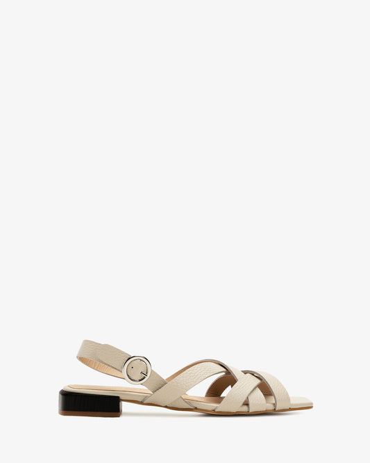 Sandalia en piel grabada beige
