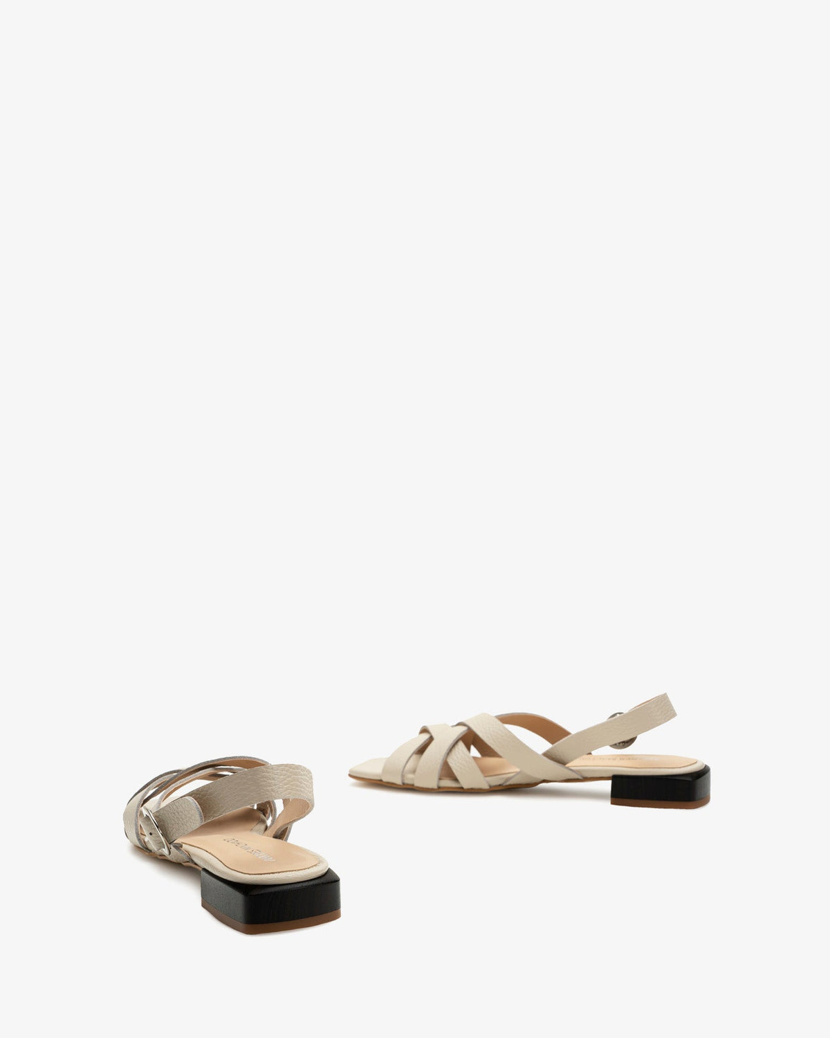 Sandalia en piel grabada beige