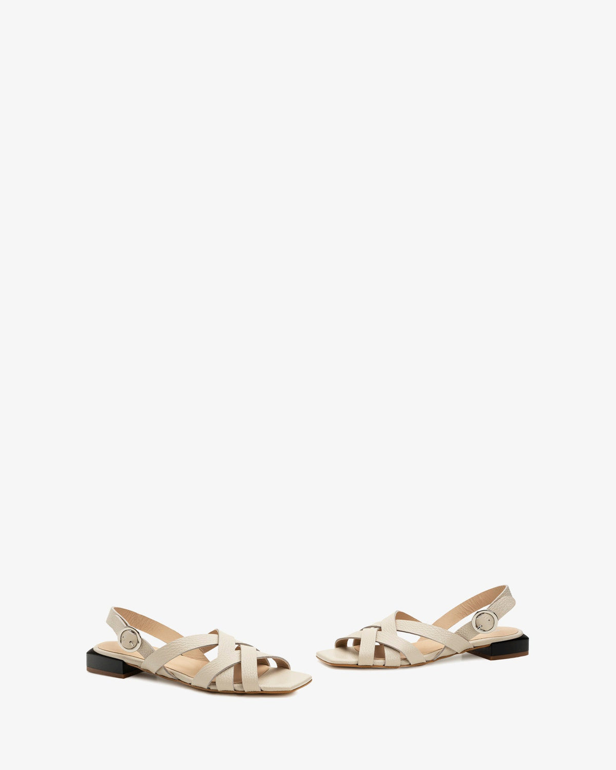Sandalia en piel grabada beige
