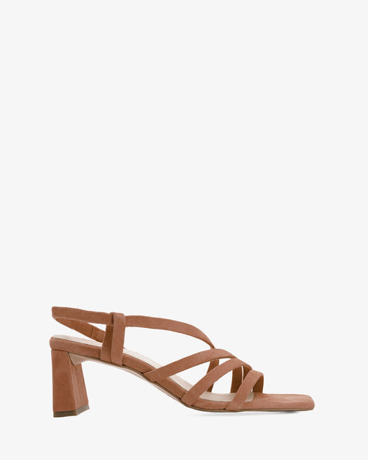 Sandalias tiras en ante color camel punta cuadrada