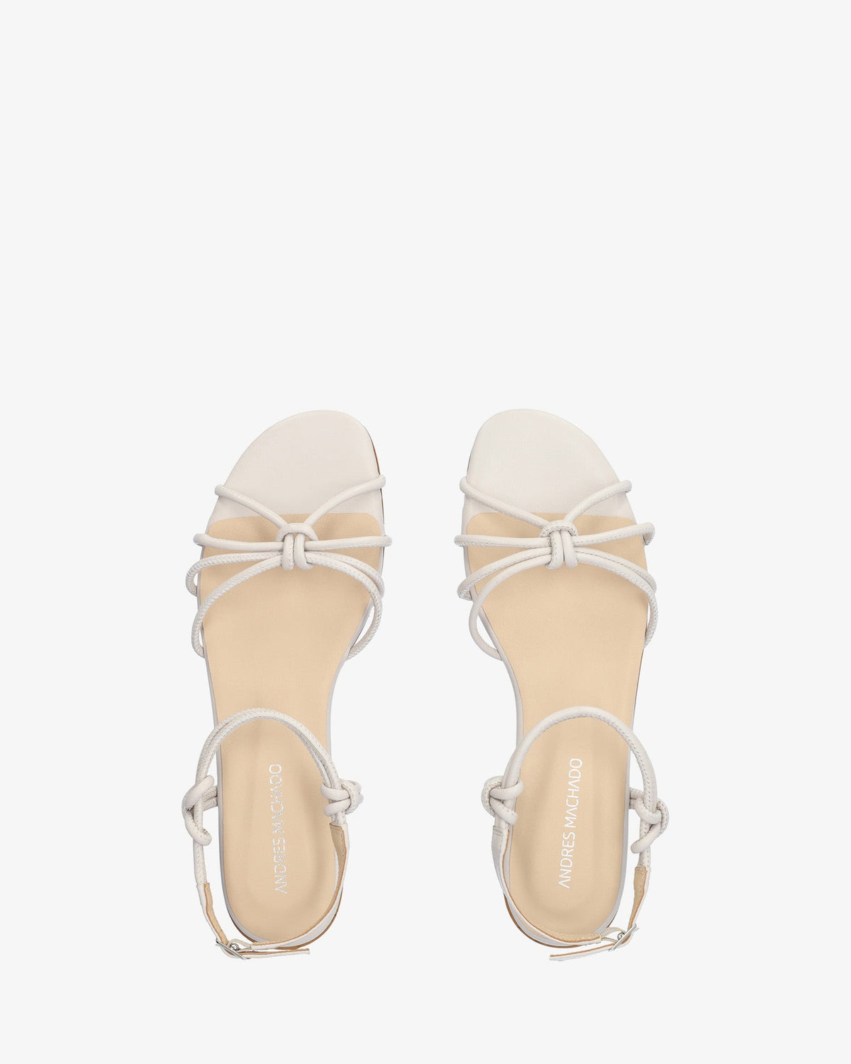 Sandalia plana en piel gris