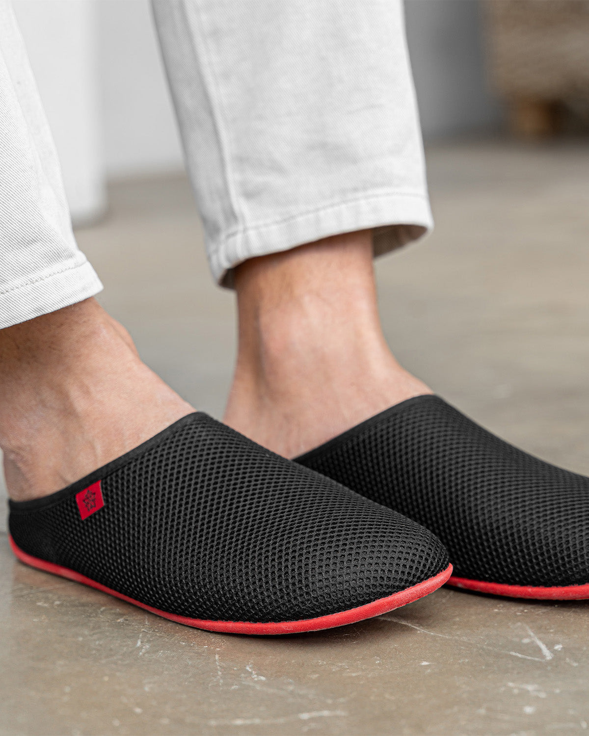 Unisex black mesh sneakers