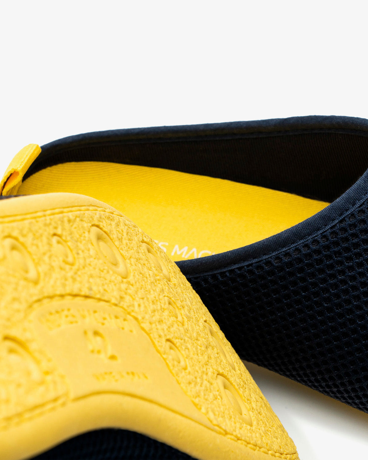 Unisex sneakers in navy mesh