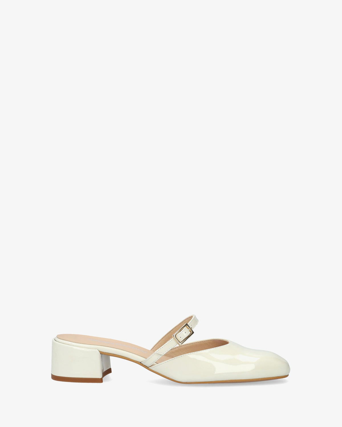 White patent leather mule with heel