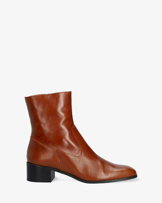 Heeled booties in brown leather