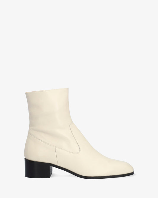 Heeled booties in off-white leather