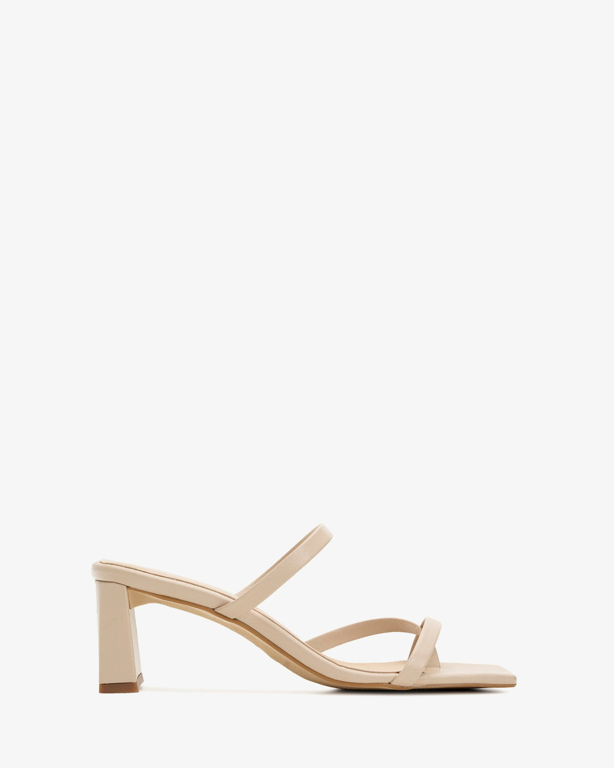 Mule de tacón en piel de color beige punta cuadrada