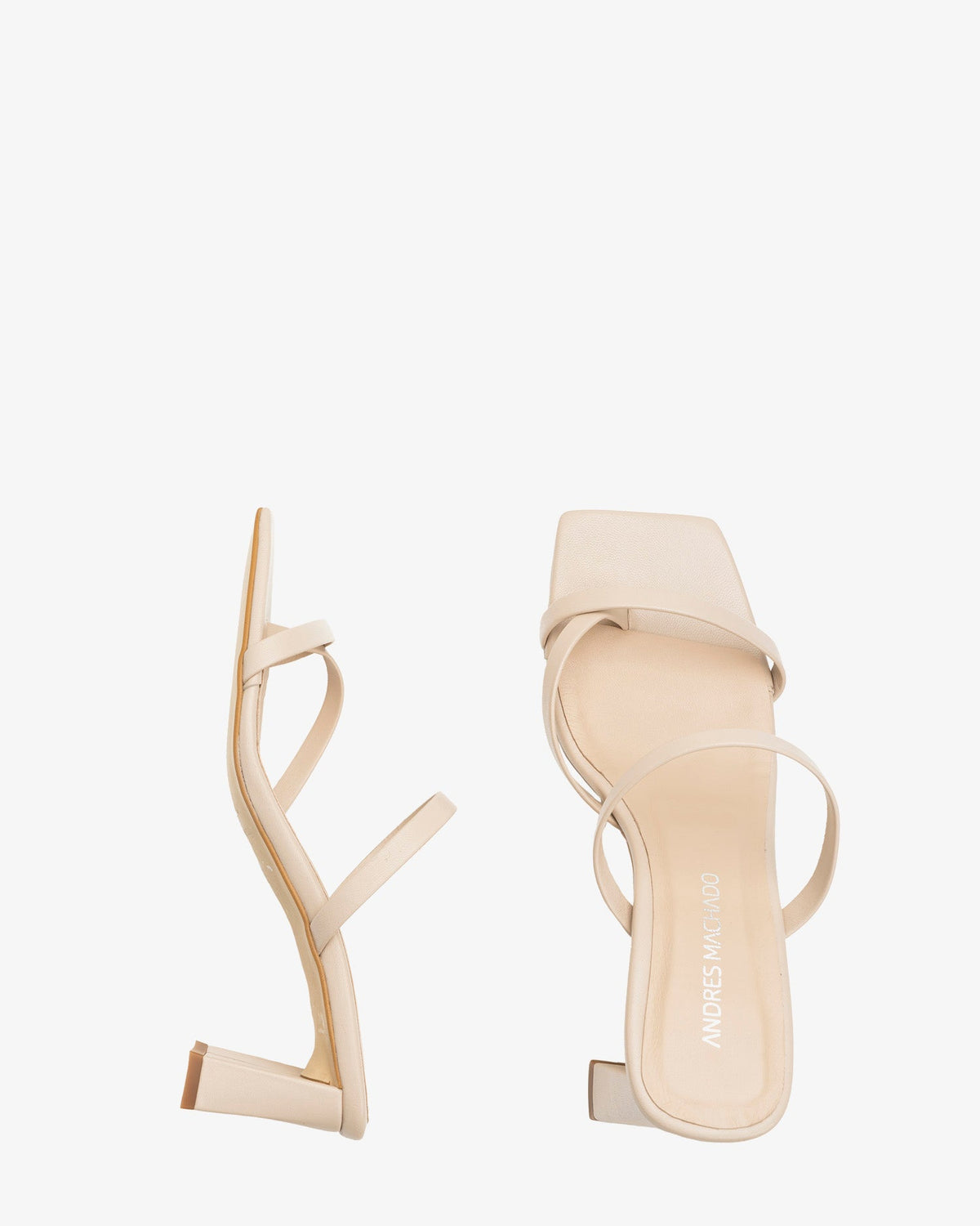 Mule de tacón en piel de color beige punta cuadrada