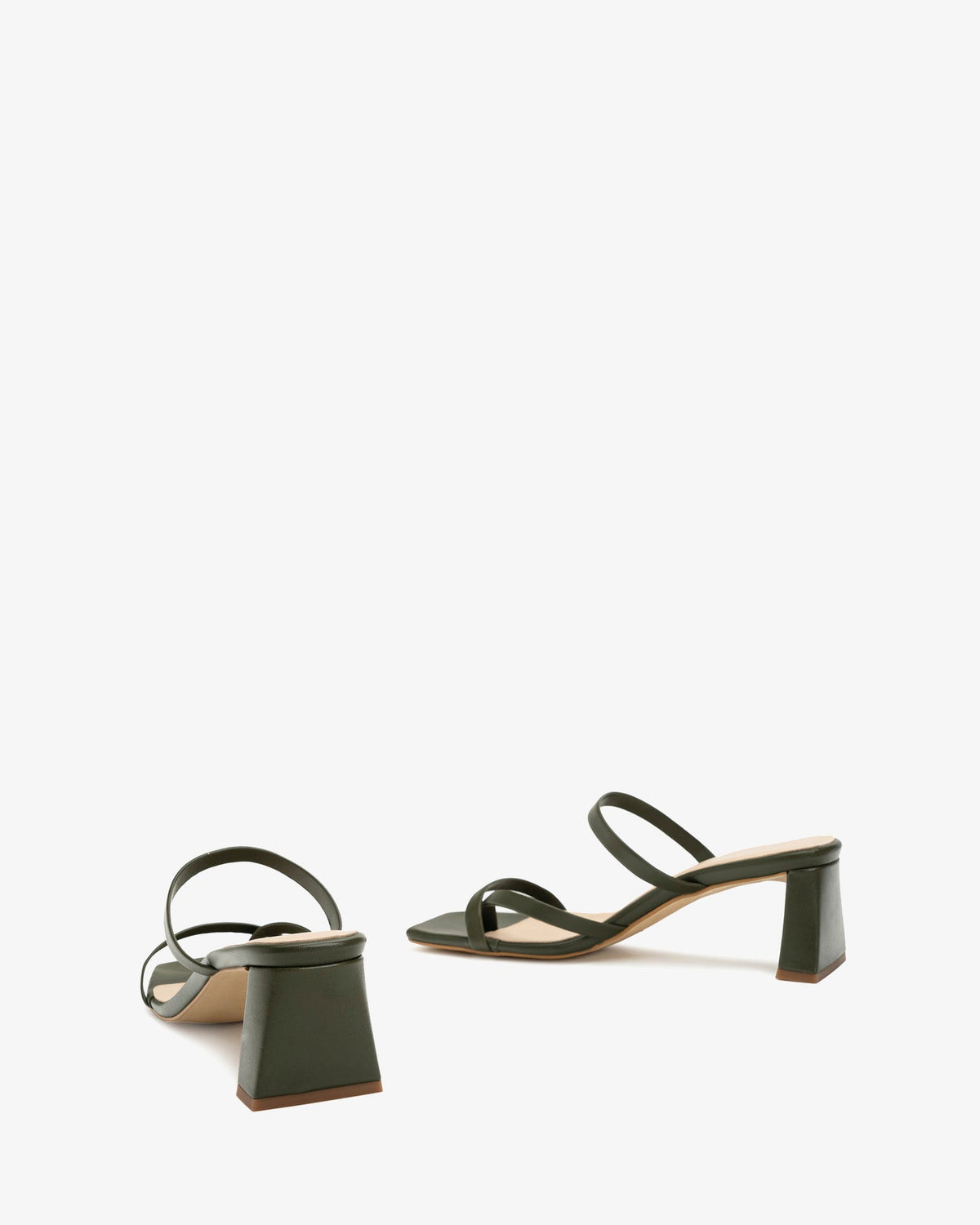 Mule de tacón en piel de color kaki punta cuadrada