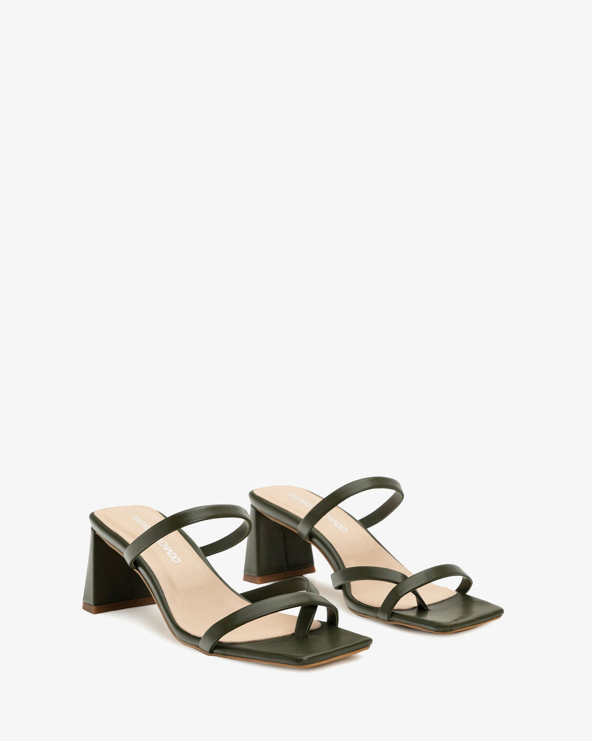 Mule de tacón en piel de color kaki punta cuadrada