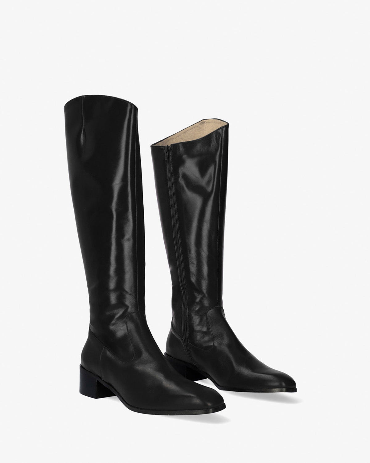 Bota alta tacón en piel negro