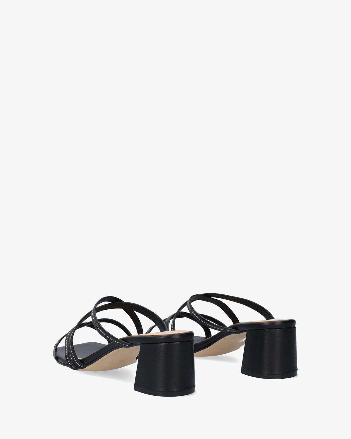 Sandalia con tacón en piel negro