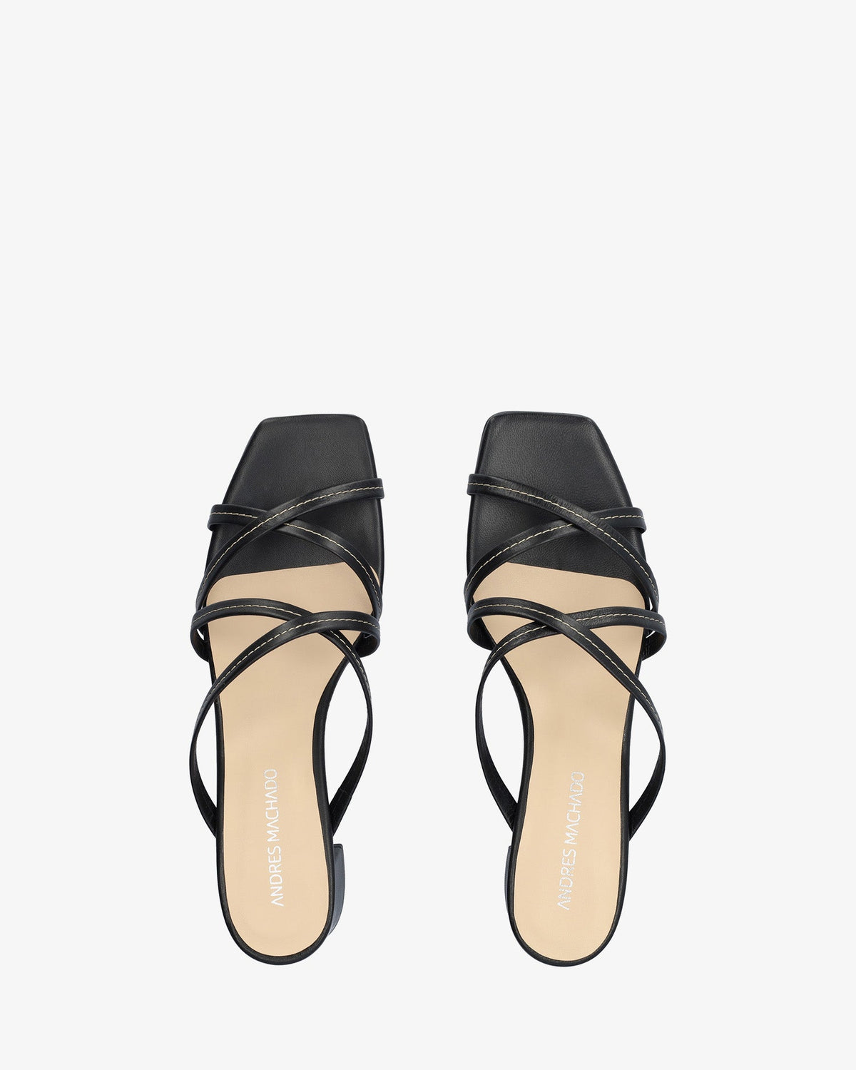 Sandalia con tacón en piel negro