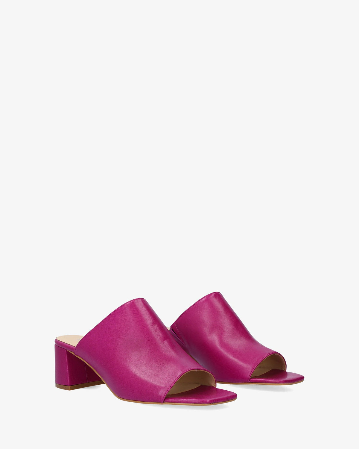 Mule con tacón en piel morado