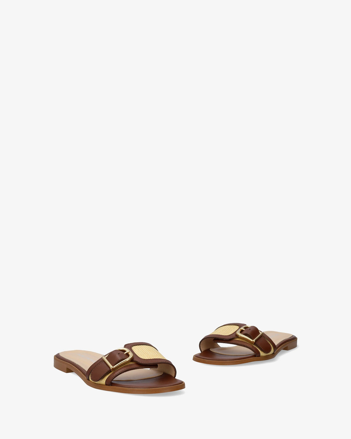 Flat sandal in brown leather