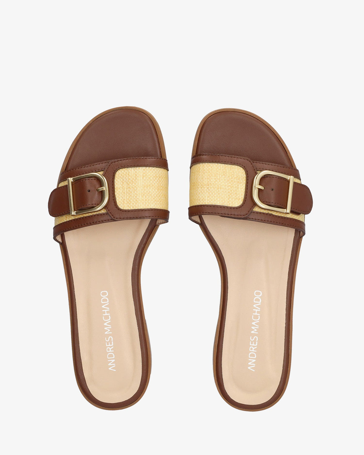 Flat sandal in brown leather