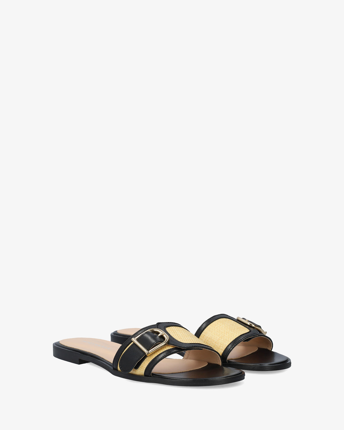 Flat sandal in black leather