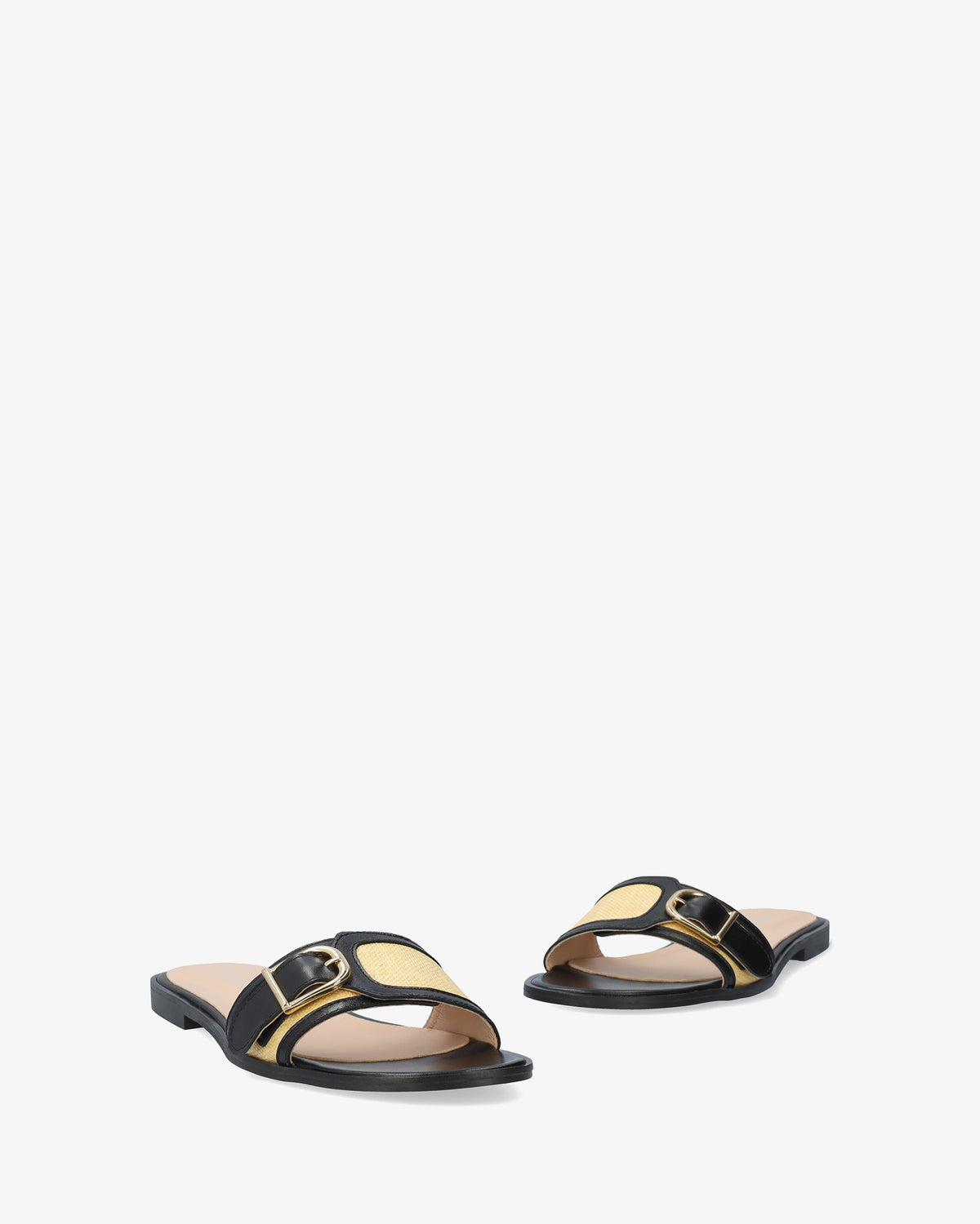 Flat sandal in black leather