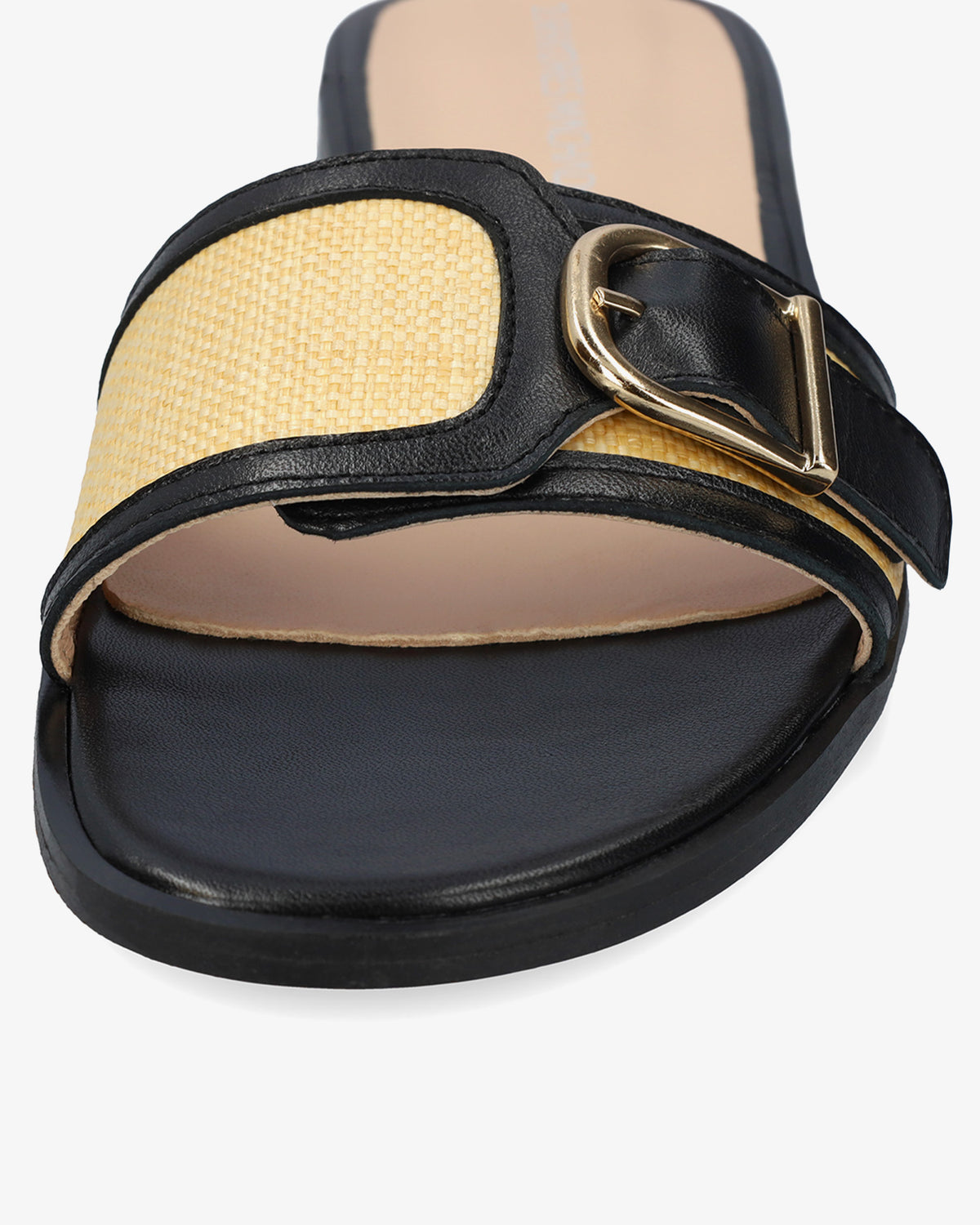 Flat sandal in black leather