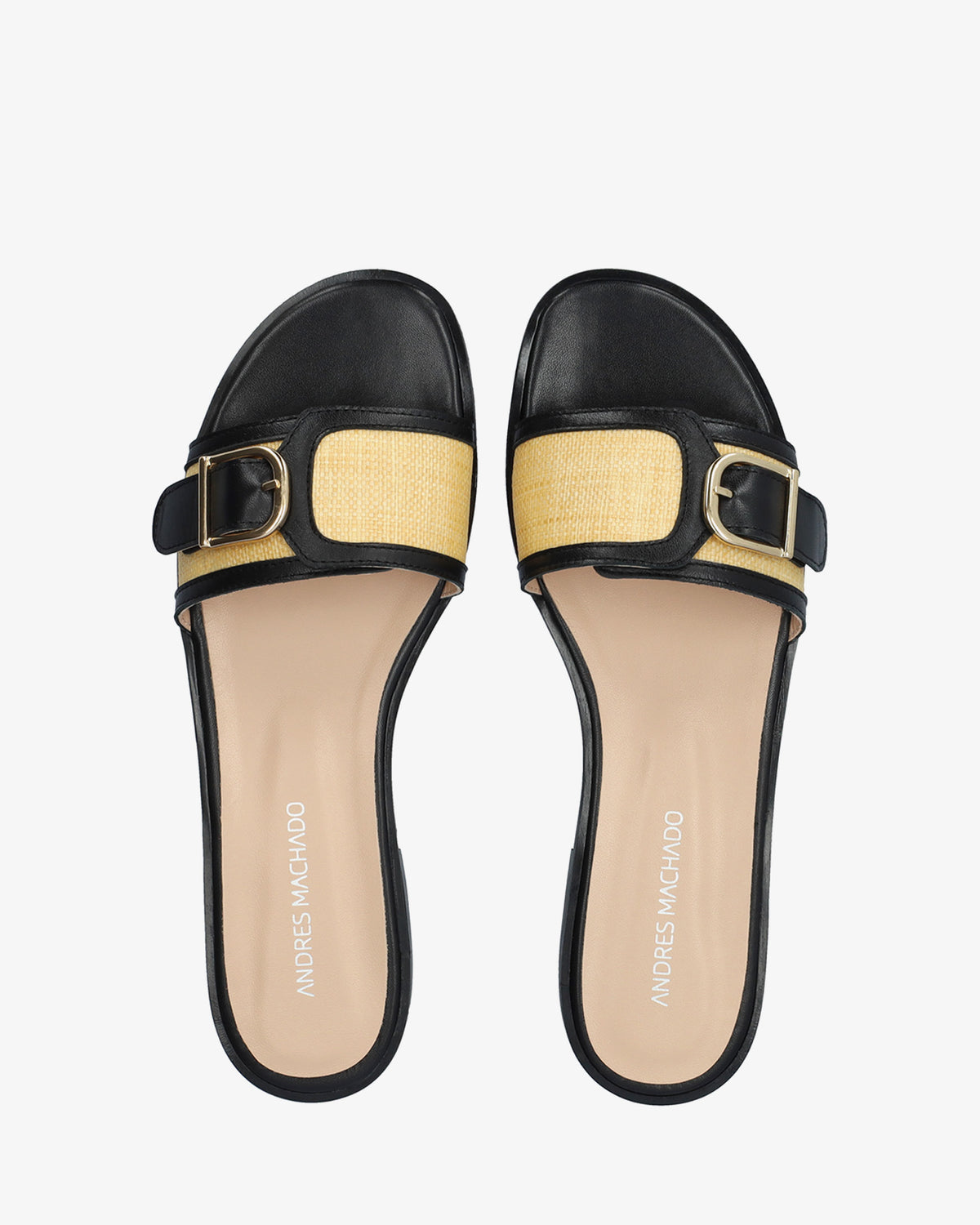 Flat sandal in black leather