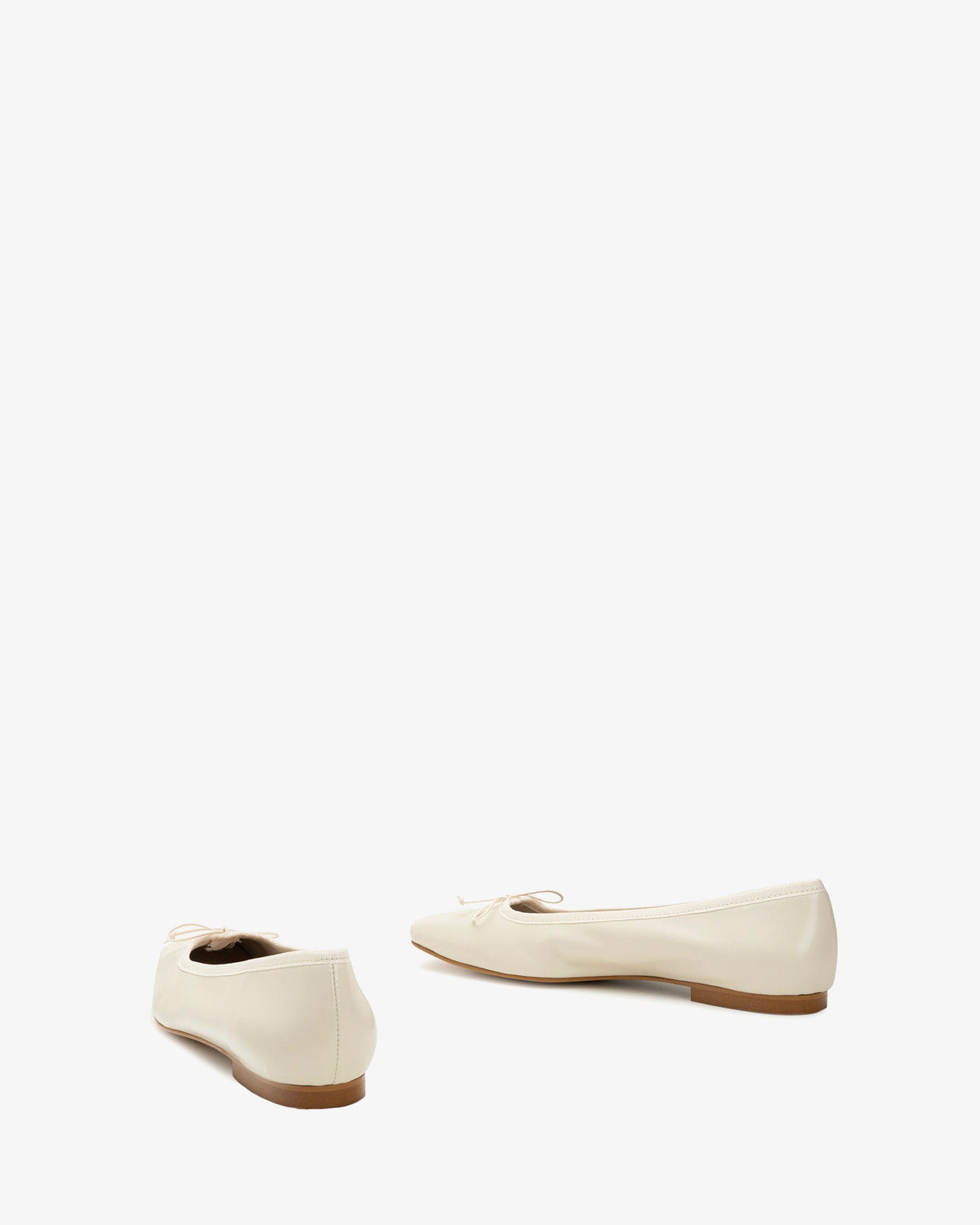 Flat ballerina flats in ice-colored skin