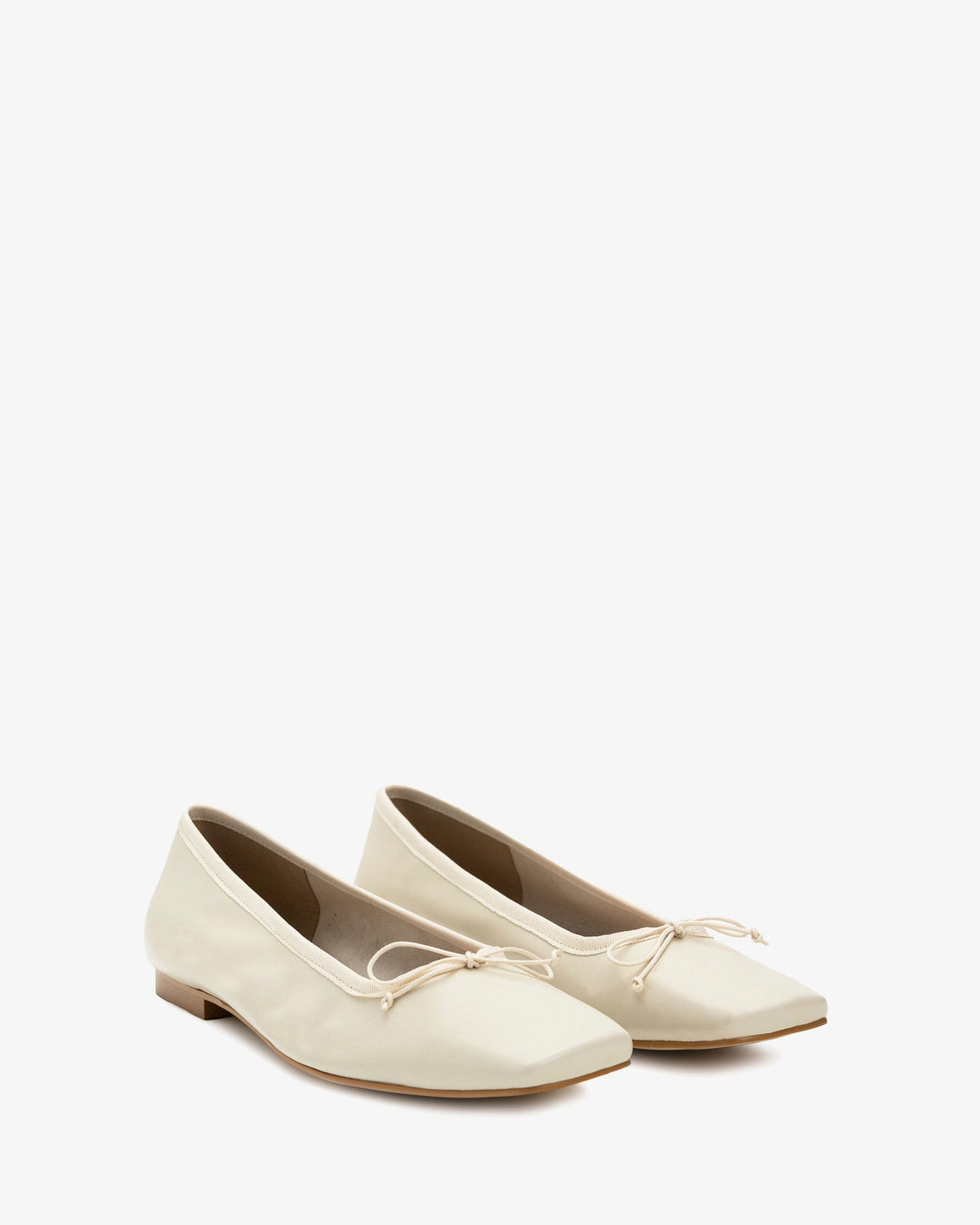 Flat ballerina flats in ice-colored skin