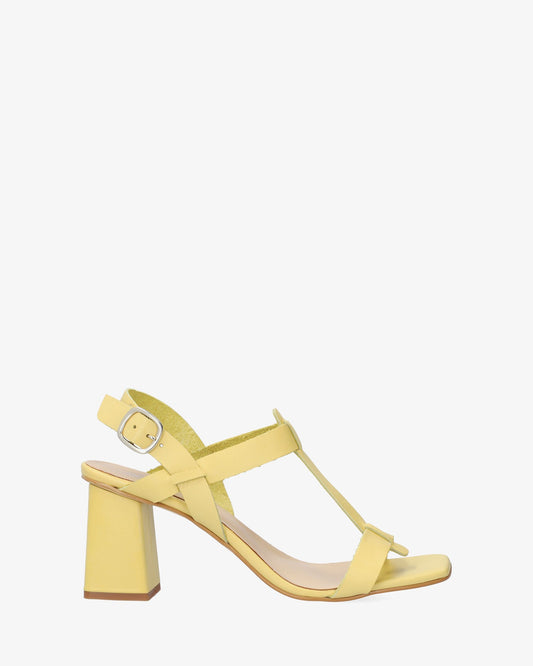 Sandalia con tacón en piel amarillo