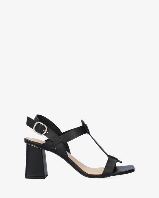 Sandalia con tacón en piel negro