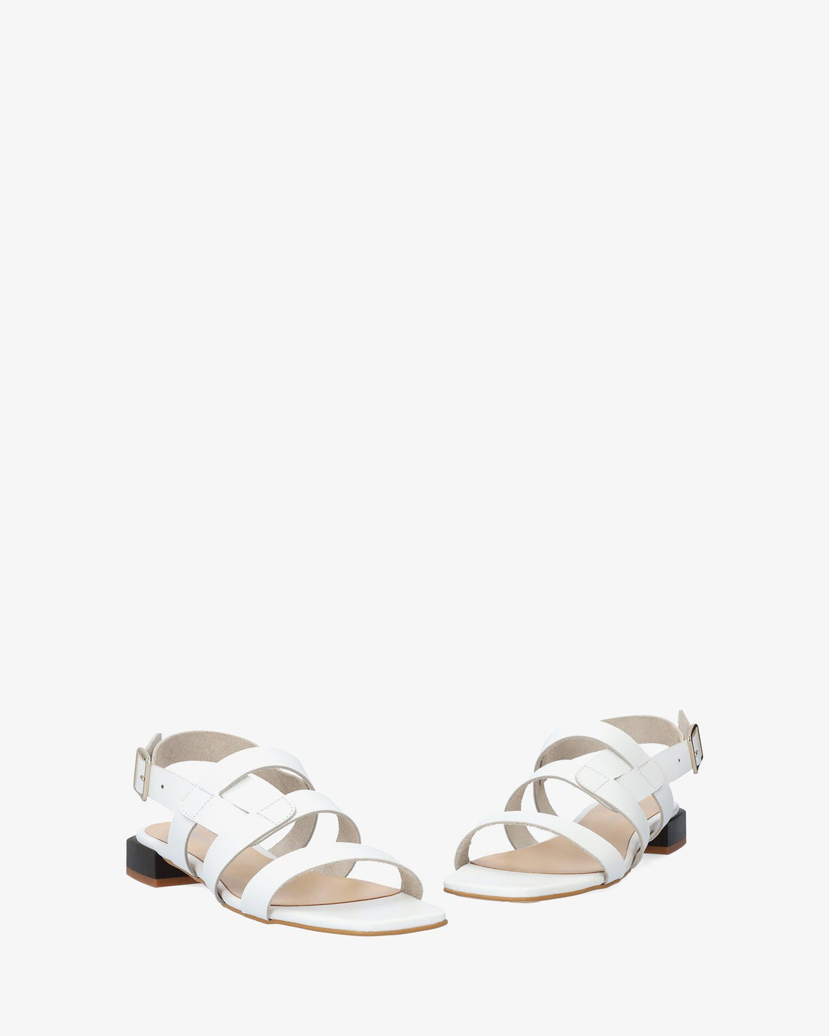 Flat sandal in white leather