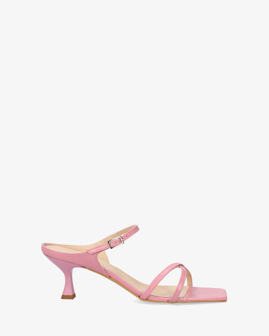 Sandalia con tacón en piel rosa