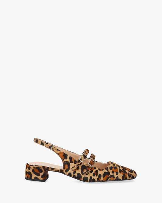 Bailarina con tacón en piel leopardo